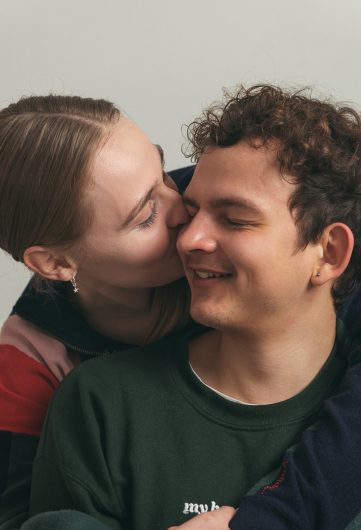 fotografin gwen böttger gwenolivia nürnberg fürth erlangen mittelfranken fotografie paarshooting coupleshooting elopement paarportraits fotoshooting liebe paar verliebt color farbe schwarz weiß natürlich authentisch gefühle lovestory geschichte glücklich ehrlich sonnenuntergang paarfotografie