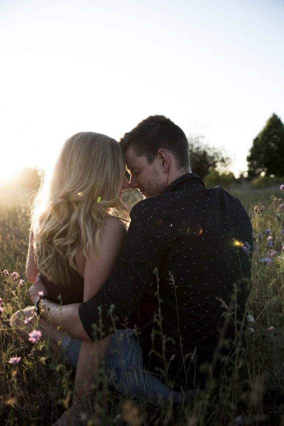 fotografin gwen böttger gwenolivia nürnberg fürth erlangen mittelfranken fotografie paarshooting coupleshooting elopement paarportraits fotoshooting liebe paar verliebt color farbe schwarz weiß natürlich authentisch gefühle lovestory geschichte glücklich ehrlich baby babybauch newbornshooting babybauchfotografie familie familienshooting paarfotografie