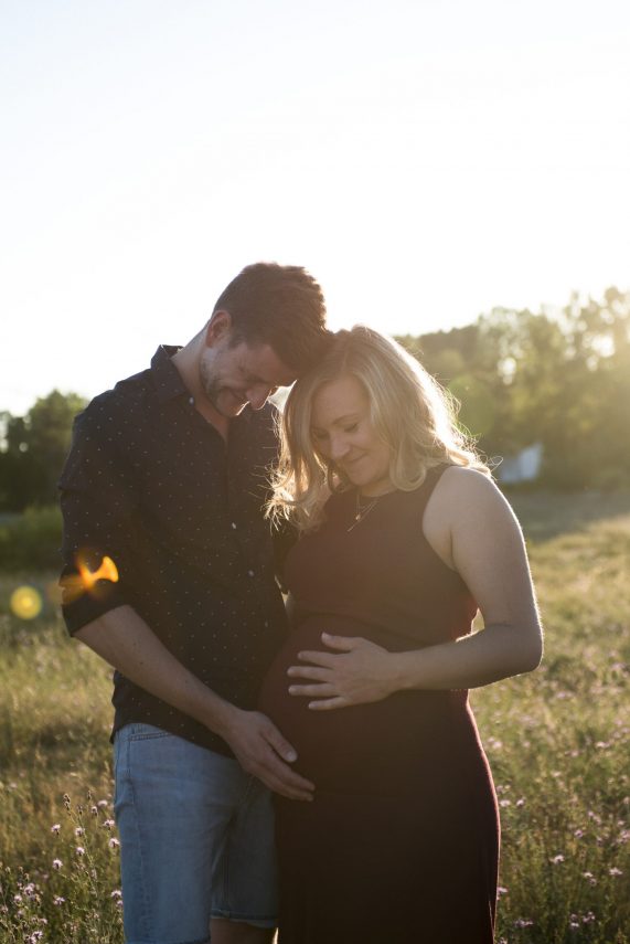 fotografin gwen böttger gwenolivia nürnberg fürth erlangen mittelfranken fotografie paarshooting coupleshooting elopement paarportraits fotoshooting liebe paar verliebt color farbe schwarz weiß natürlich authentisch gefühle lovestory geschichte glücklich ehrlich baby babybauch newbornshooting babybauchfotografie familie familienshooting paarfotografie