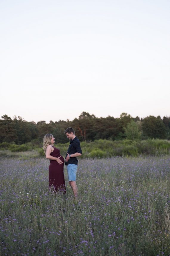 fotografin gwen böttger gwenolivia nürnberg fürth erlangen mittelfranken fotografie paarshooting coupleshooting elopement paarportraits fotoshooting liebe paar verliebt color farbe schwarz weiß natürlich authentisch gefühle lovestory geschichte glücklich ehrlich baby babybauch newbornshooting babybauchfotografie familie familienshooting paarfotografie